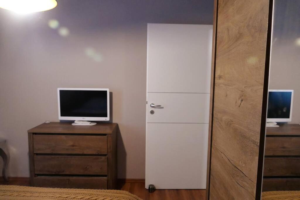 Apartament In Cartier Avantgarden Cu Semineu! Braşov Eksteriør billede