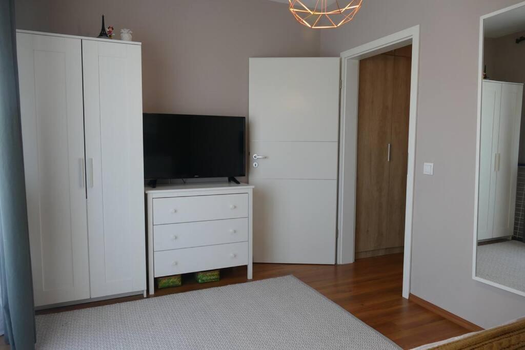 Apartament In Cartier Avantgarden Cu Semineu! Braşov Eksteriør billede